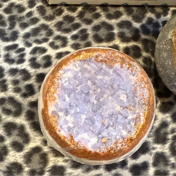 Kevia Style Crystal Geode Amethyst Bath Bomb Set - Blue Gold Purple (2) NIB - Picture 6 of 9